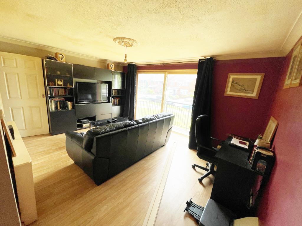Lot: 84 - TWO-BEDROOM MAISONETTE WITH GARAGE - Shower room with W.C.
